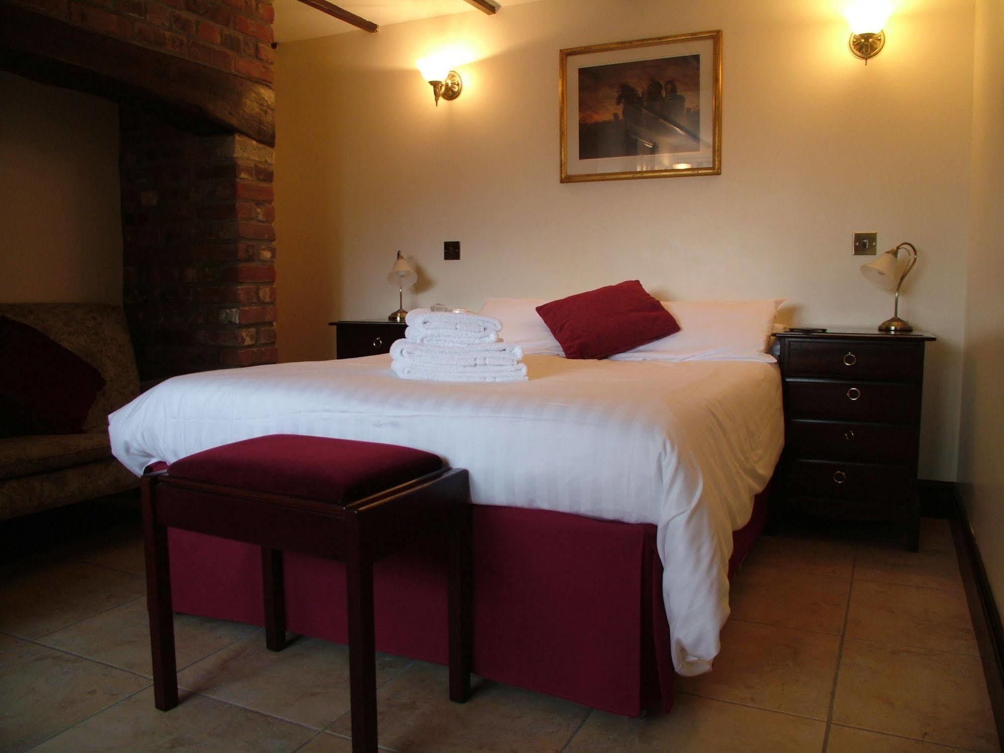 The Crown Hotel Mundford Zewnętrze zdjęcie